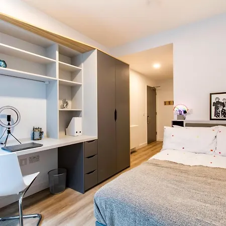 Yugo Explore - Highfield Park Apartment *
